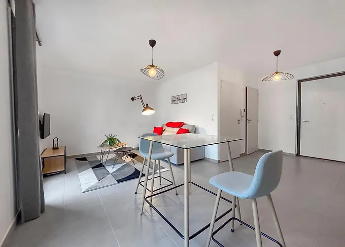 Lumineux Avec Balcon דירה *